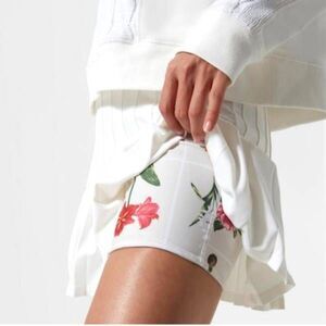 Tuckernuck Tnuck sport White and Fresh Buds 15 Inch pleated Tennis Skirt sz M